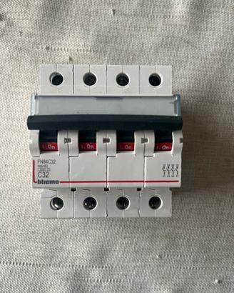 gruppo magnetotermico