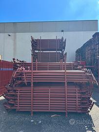 Puntelli a croce verniciati nuovi