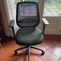 SEDIA GIREVOLE SEDUTA E BRACCI SI ALZANO SCHIENALE