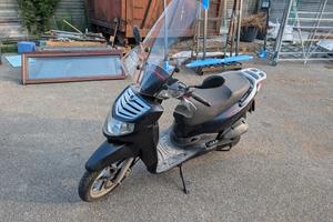 SYM HD200