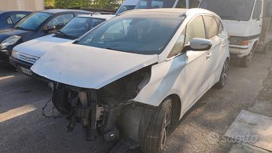 Kia Carens anno 2015 ricambi usati