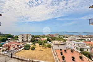 4 LOCALI A POZZUOLI