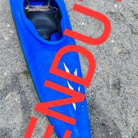 VENDUTO  Kayak blu usato - leggero e maneggevole