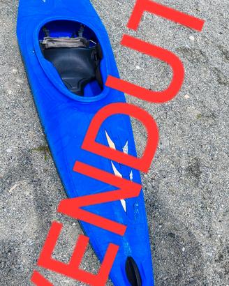 VENDUTO  Kayak blu usato - leggero e maneggevole