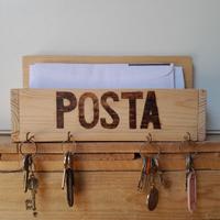 Portaposta e chiavi in legno fatto a mano