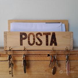 Portaposta e chiavi in legno fatto a mano