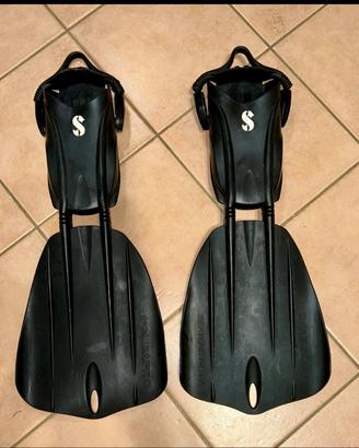 Pinne scuba diving