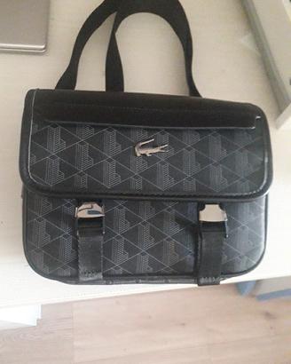 Borsellino Lacoste originale:140€ Mio prezzo:60€