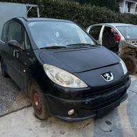Ricambi usati per Peugeot 1007 1.4 benz '08