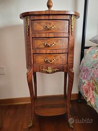 Coppia di Comodini Antichi in Stile Transizione