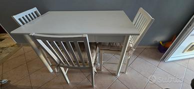 Tavolo con cassetto