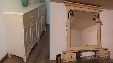 Mobile a scomparti con specchiera