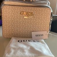 Borsetta tracolla e portafoglio abbinato GUESS