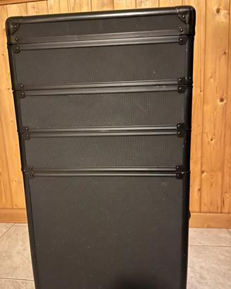 Trolley make-up artist