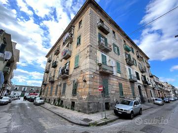 3 LOCALI A NAPOLI