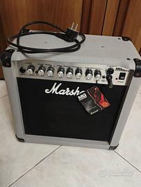 Amplificatore Marshall MG 15 DFX edizione bianca