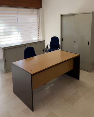 Arredo ufficio completo – Scrivania, armadi metall