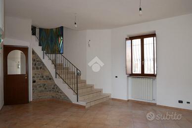 CASA SEMINDIPENDENTE A COLVERDE