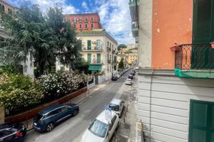 2 LOCALI A NAPOLI
