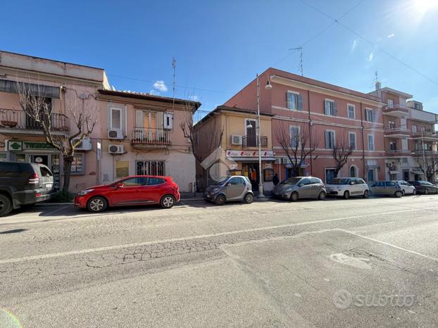 3 LOCALI A GENZANO DI ROMA