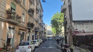 NEGOZIO A NAPOLI