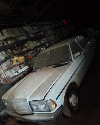 Mercedes d'epoca cinesino