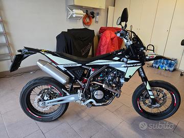 fantic motor  125  motard performance 