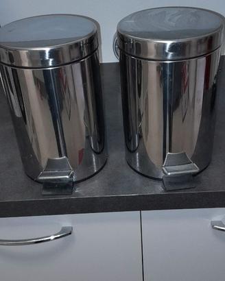 Articoli per il bagno praticamente nuovi.