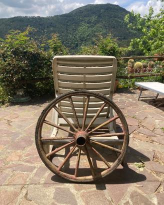 Coppia di ruote antiche per calesse