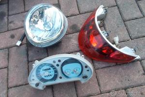 Beverly 500 06: scudo faro pinza km