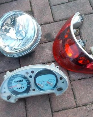 Beverly 500 06: scudo faro pinza km