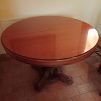 tavolo allungabile e sei sedie 