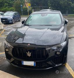 Levante V6Diesel 275CV AWD Gransport Black Edition