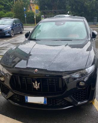 Levante V6Diesel 275CV AWD Gransport Black