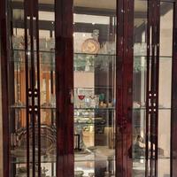 Vetrina in palissandro e cristallo