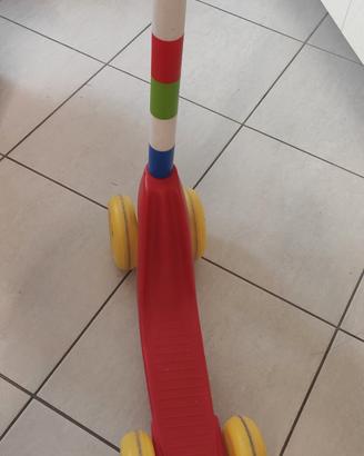 monopattino a quattro ruote