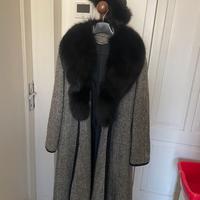 Cappotto con pelliccia color nero