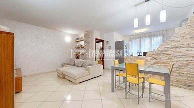 Quadrilocale con Due Balconi, Giardino e Garage -