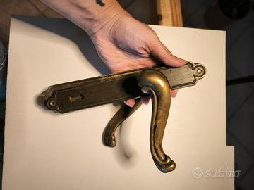 maniglie antiche per porte