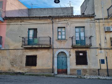 Ampio immobile su San Lorenzo del Vallo