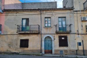 Ampio immobile su San Lorenzo del Vallo