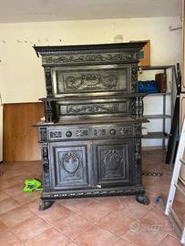 Credenza due corpi stile Rinascimento intagliata