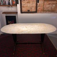 Tavolo ovale in marmo