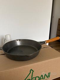 Padella in ghisa nuova