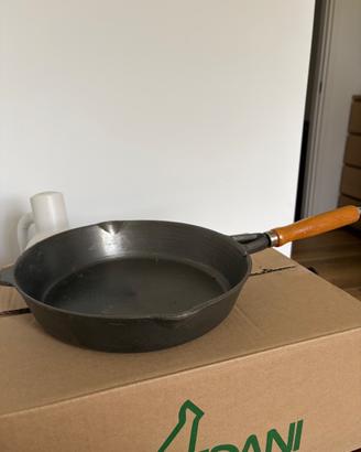 Padella in ghisa nuova