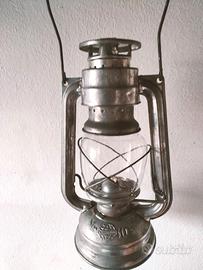 lanterna vintage in metallo con vetro