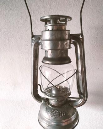 lanterna vintage in metallo con vetro
