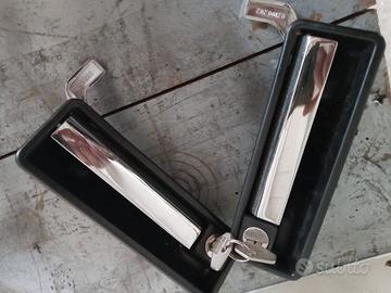 Nuove senza confezione. Coppia maniglie Innocenti