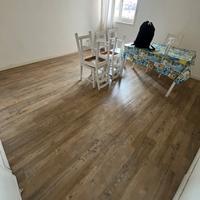 PAVIMENTO IN LAMINATO ROVERE GRIGIO