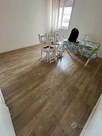 PAVIMENTO IN LAMINATO ROVERE GRIGIO